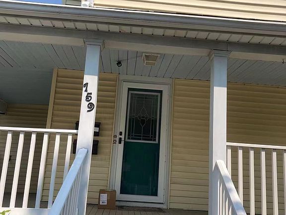 3rd image of 159 Crescent St Unit 1
