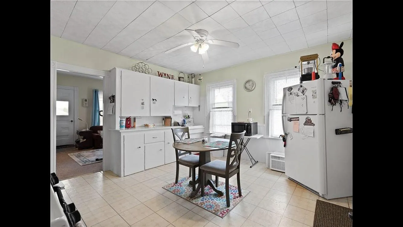 2 bed, 1000 sqft, $1,550 — Photo 2