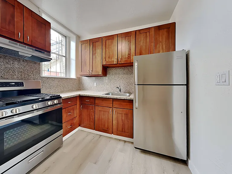 1128 Valencia St. — Photo 36