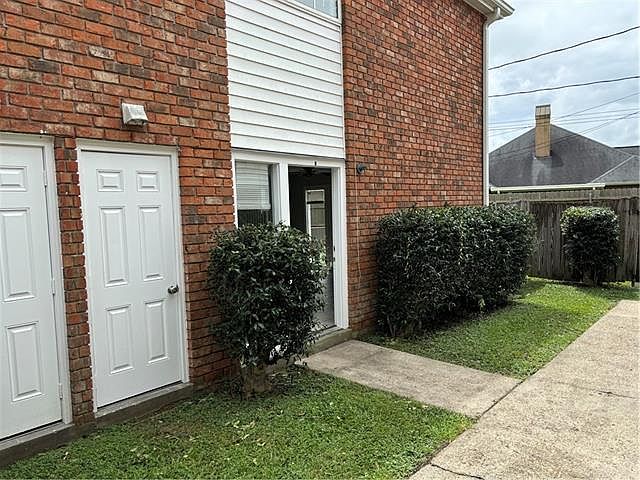 1st image of 219 Melvyn Dr APT D