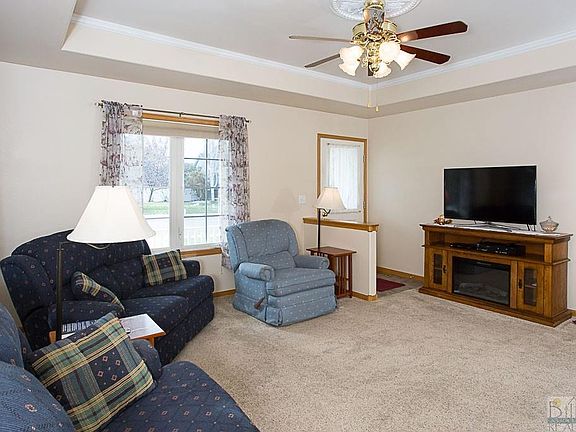 4th image of 3757 Crater Lake Ave