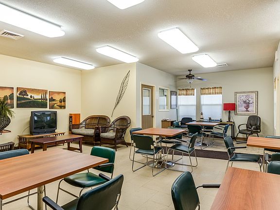 3rd image of 527 NW 72nd St #32