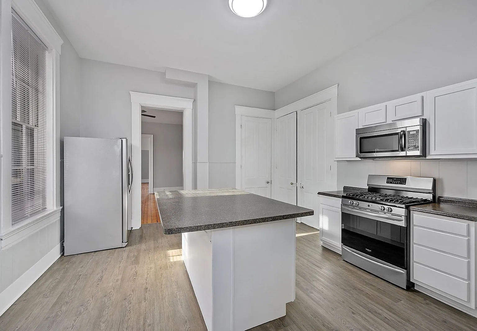 4 bed, 1.0 bath, $3,195 — Photo 1