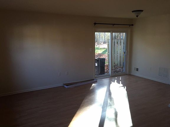 5th image of 346 McDowell Dr #346