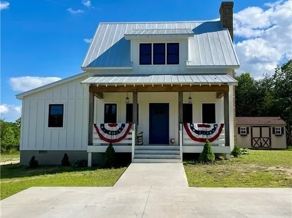 2574 Layne St, Farmville, VA 23901