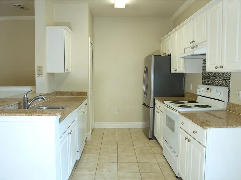 233 Southern Pecan Cir #101 — Photo 2