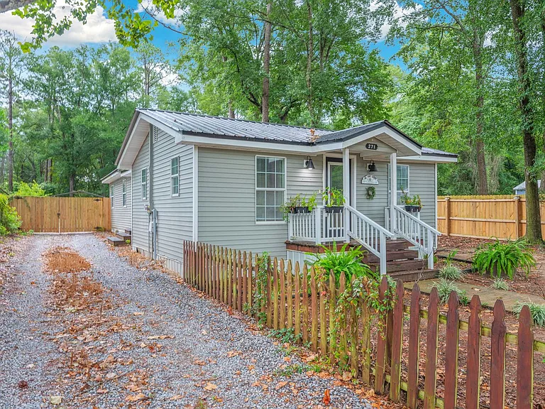 271 Bracewell St — Photo 3