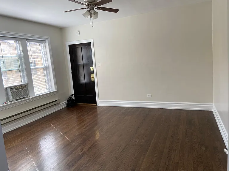3819 1/2 N Greenview Ave #3 — Photo 3