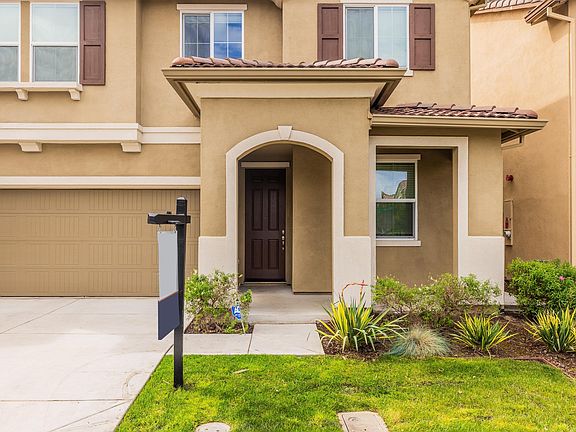 3rd image of 60 Molveno Dr