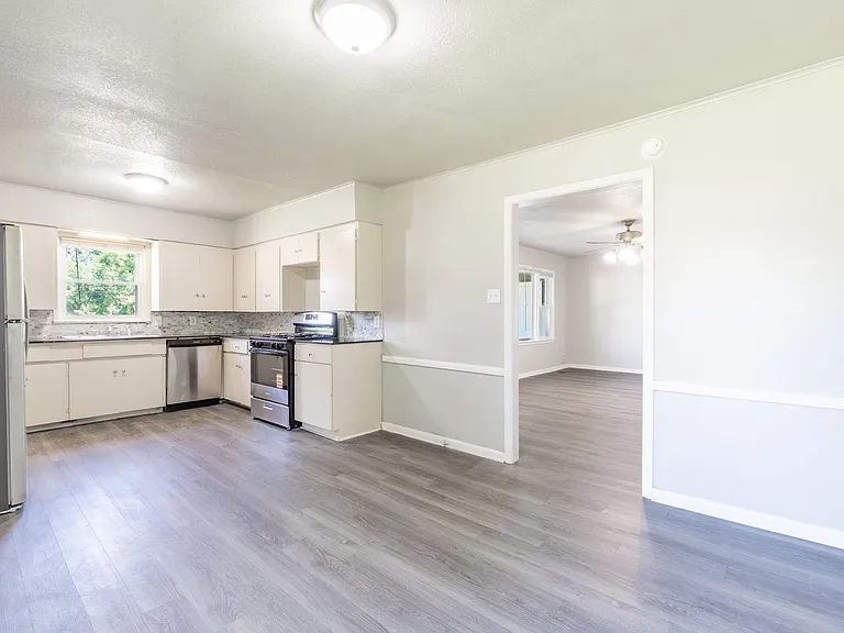 3806 Armour Ave — Photo 5