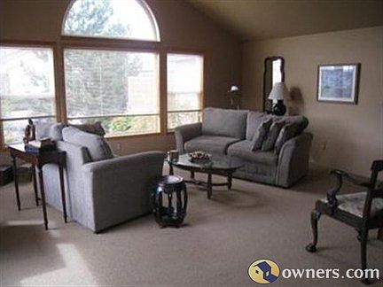 Beautiful front room with vaulted cieling