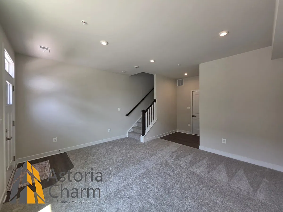2928 Maisel St — Photo 4