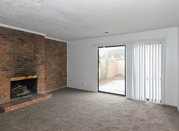 3rd image of 7487 Countrybrook Dr