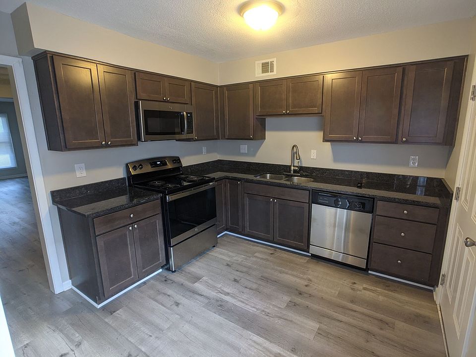 2nd image of 2460 Parkwood Dr Unit 2