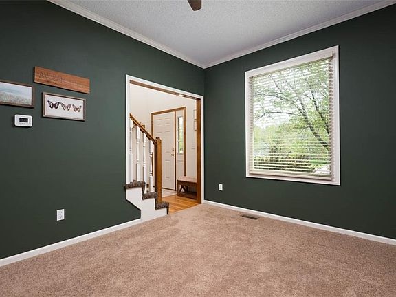 4th image of 15412 Maple St