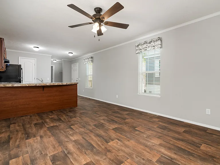 Center Manor — Photo 40