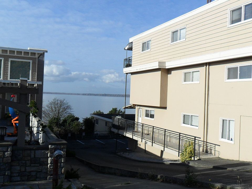South end of the building. See the view.