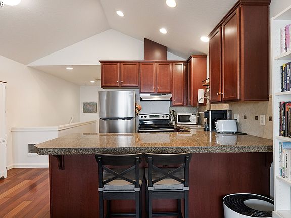 5th image of 6017 NE Holladay St