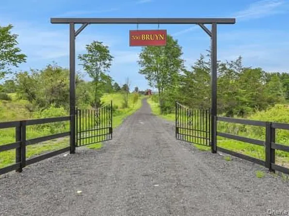 356 Bruyn Turnpike, Wallkill, NY 12589