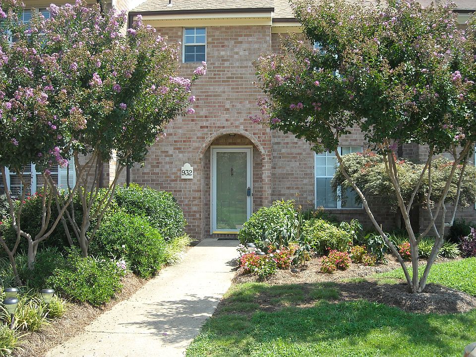 Totally Renovated Brick Townhome 