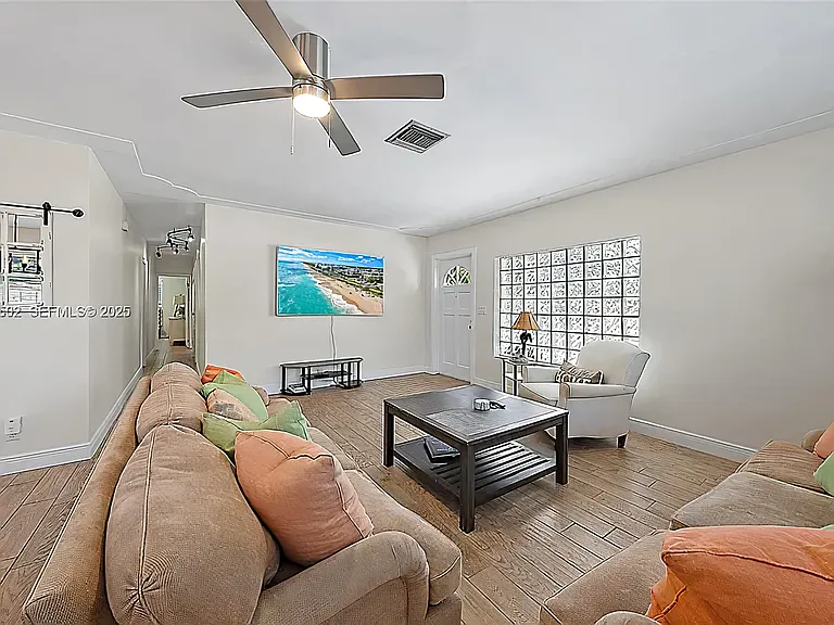 367 Riverside Dr — Photo 7