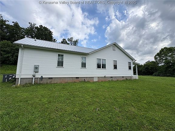 3rd image of 271 Chapel Dr
