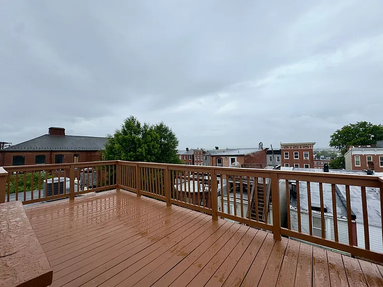 104 E Clement St — Photo 25