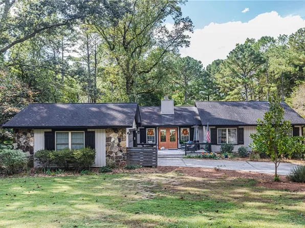 3725 Hunting Ridge Dr SW, Lilburn, GA 30047