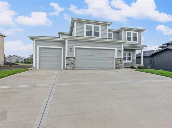 18725 W 193rd St, Spring Hill, KS 66083