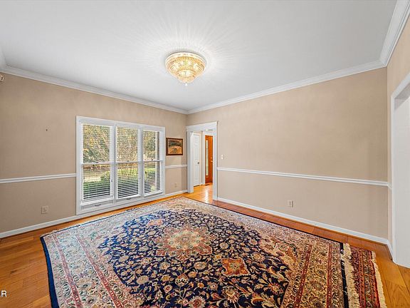 5th image of 1435 White Oak Dr