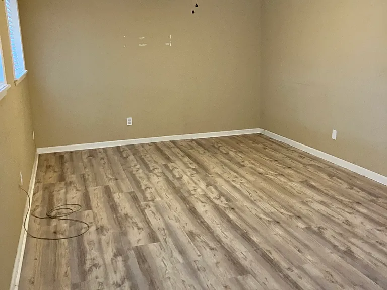 1089 High Point Ln — Photo 5