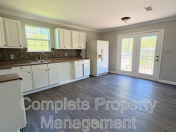 4th image of 820 17th St