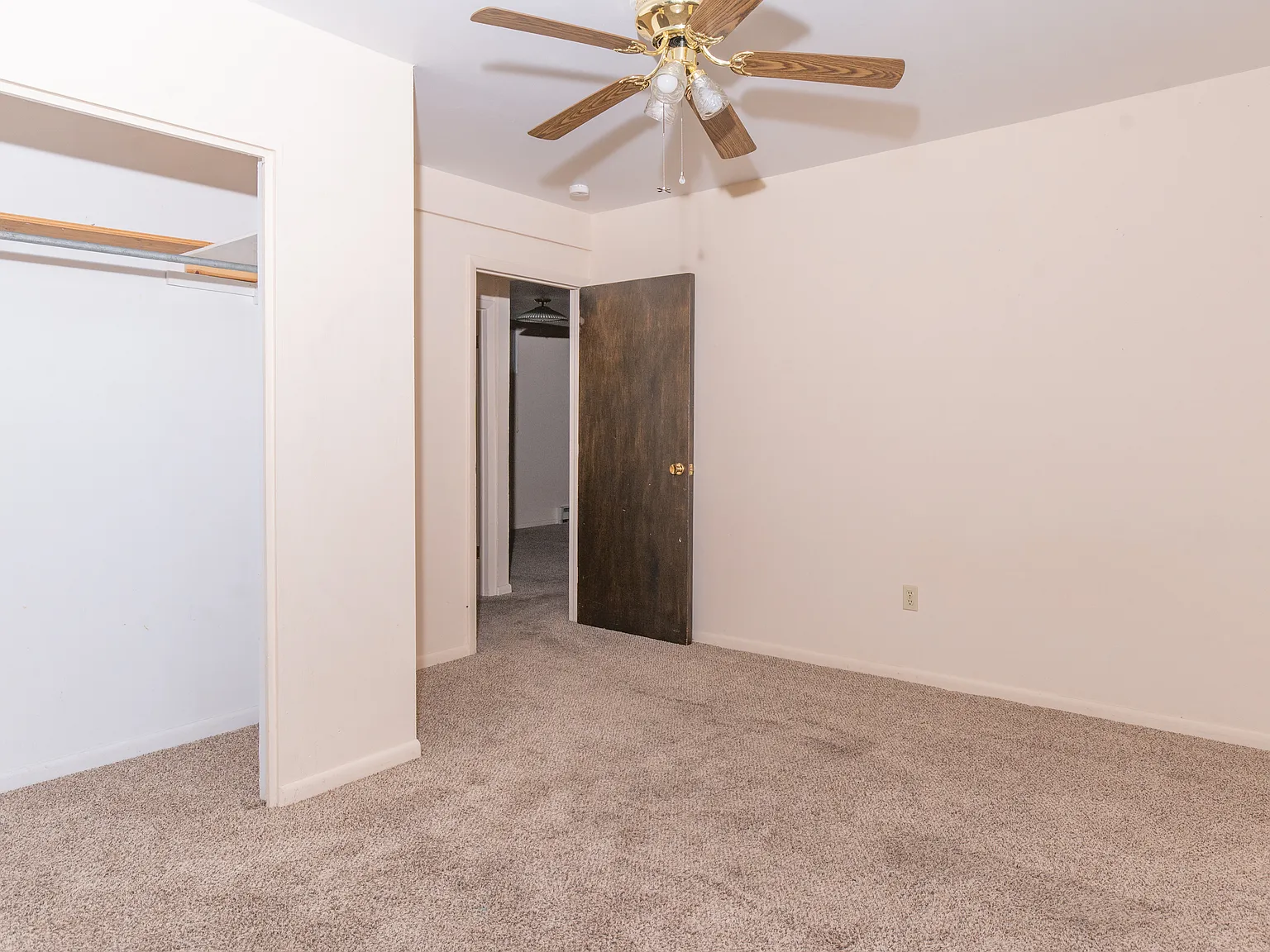 2 bed, 1000 sqft, $1,250 — Photo 4
