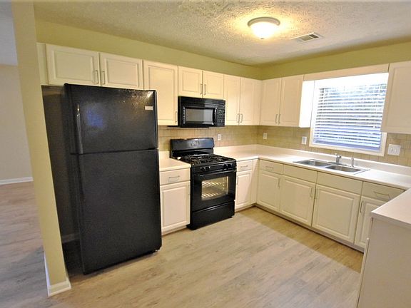 4th image of 160 Paris Dr