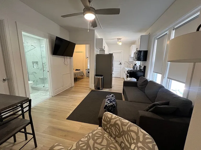 1032 Vaughn St — Photo 52