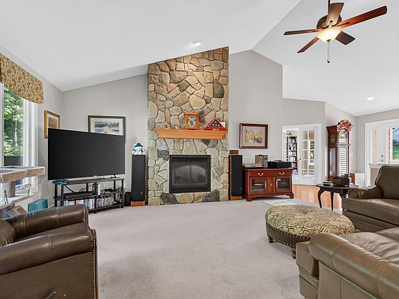 3rd image of 1482 Oban Way