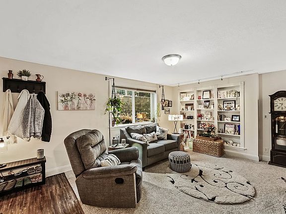 4th image of 1109 S Walnut St APT 5