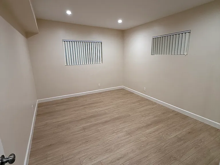 378 W Wilson Ave — Photo 11
