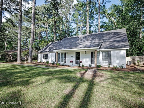 3rd image of 5366 Balmoral Dr