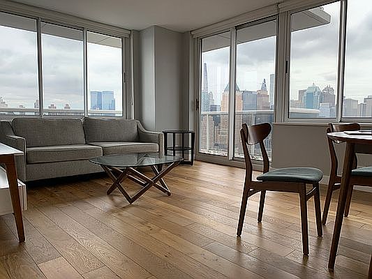 4th image of 560 W 43rd St APT 43a