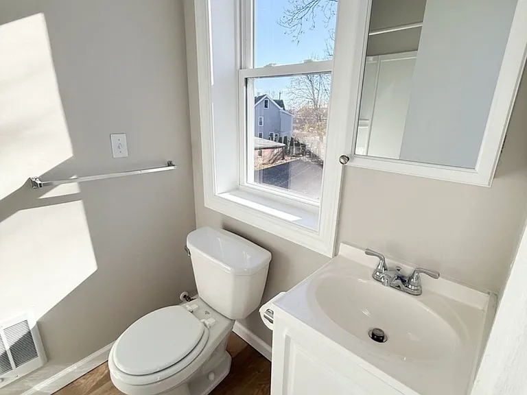 31 Florence St #3 — Photo 9