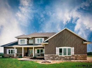 7501 214th Ave, Maquoketa, IA 52060
