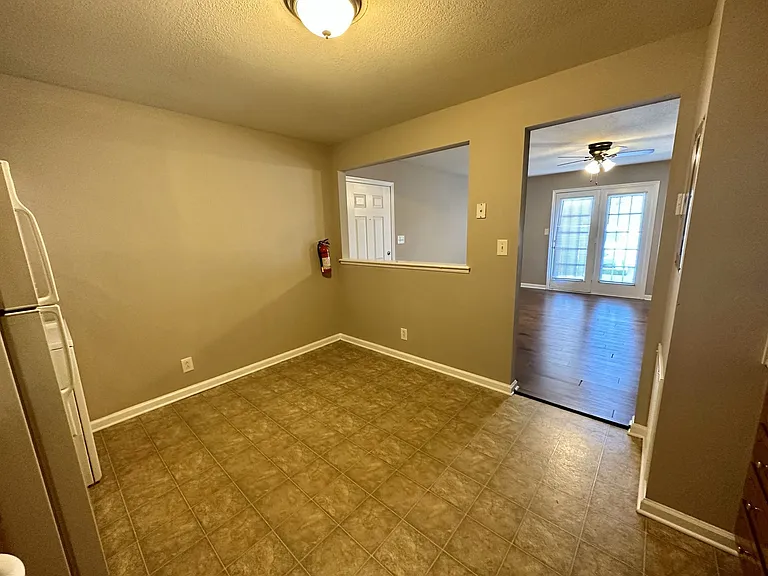 Two Bedroom Pet Friendly Apartment For Rent Near Post! — Photo 7