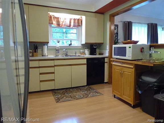 5th image of 32200 Valley View Cir