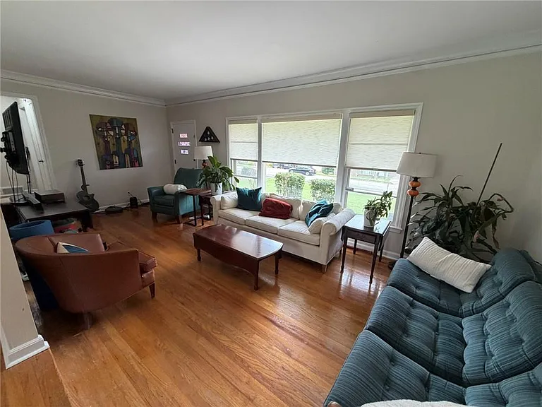 2465 Miriam Ln — Photo 3