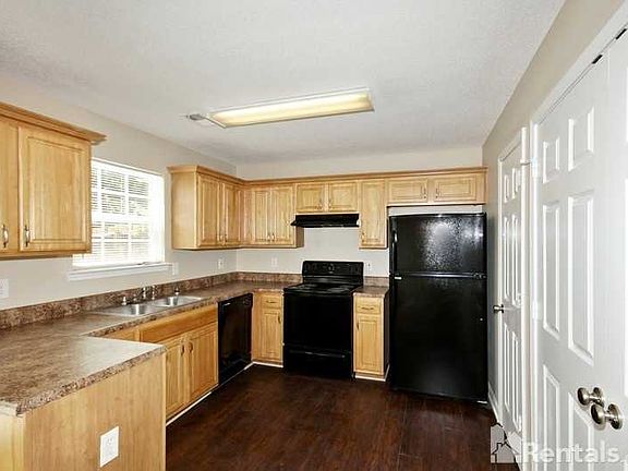 4th image of 443 Kendall Ln