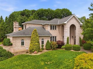 7 Grayhurst Dr, Pittsburgh, PA 15235