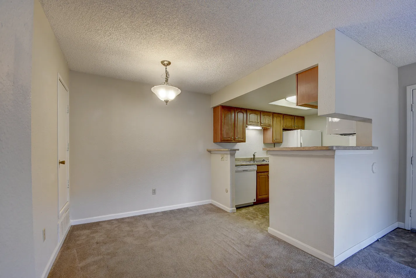 2 bed, 2.0 bath, 904 sqft, $1,475 — Photo 4
