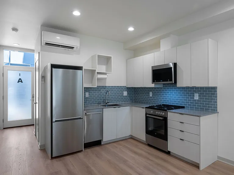 1805A 20th Ave — Photo 8