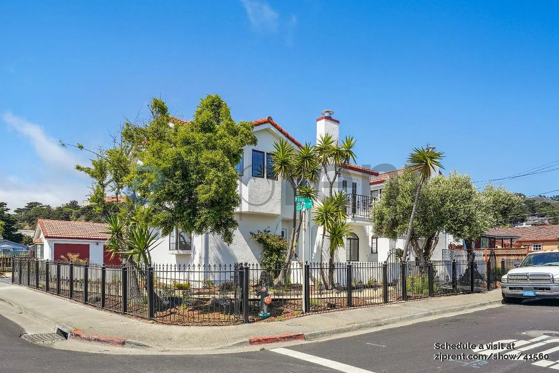 3 bed, 1.5 bath, 2000 sqft, $4,500 — Photo 1